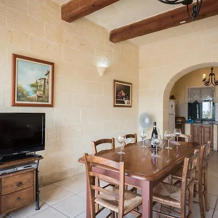 3 Bedroom Farmhouse With Private Pool & Views In Gozo Nadur