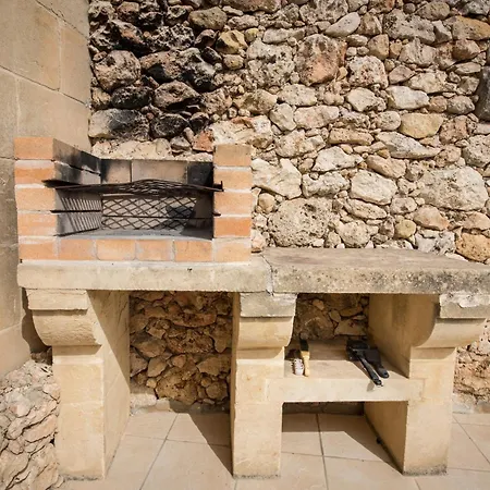 3 Bedroom Farmhouse With Private Pool & Views In Gozo *