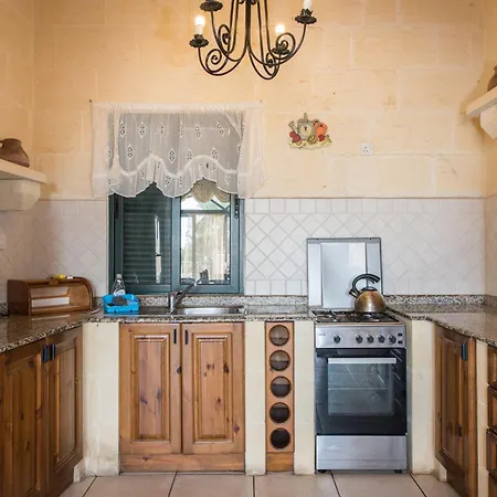 3 Bedroom Farmhouse With Private Pool & Views In Gozo