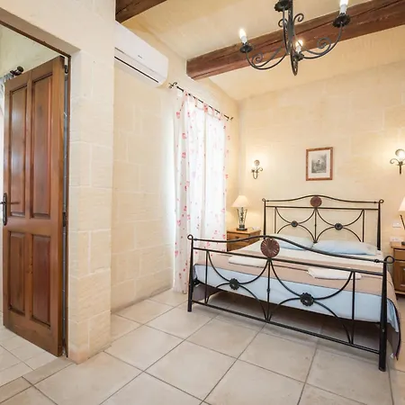 3 Bedroom With Private Pool & Views In Gozo Διαμέρισμα