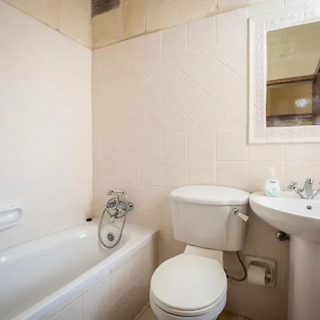 3 Bedroom With Private Pool & Views In Gozo Διαμέρισμα *