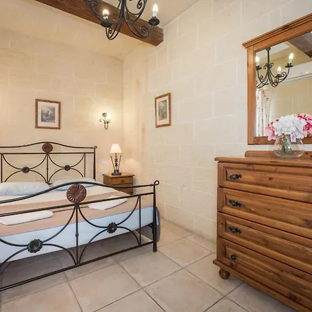 Apartamento 3 Bedroom Farmhouse With Private Pool & Views In Gozo Nadur