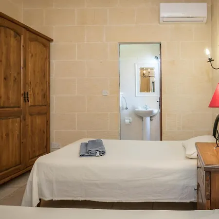 3 Bedroom With Private Pool & Views In Gozo